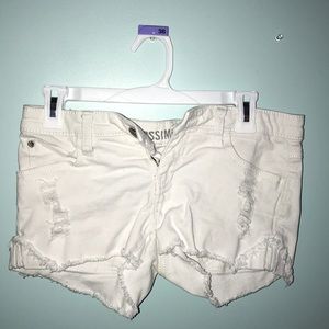 white mossimo shorts